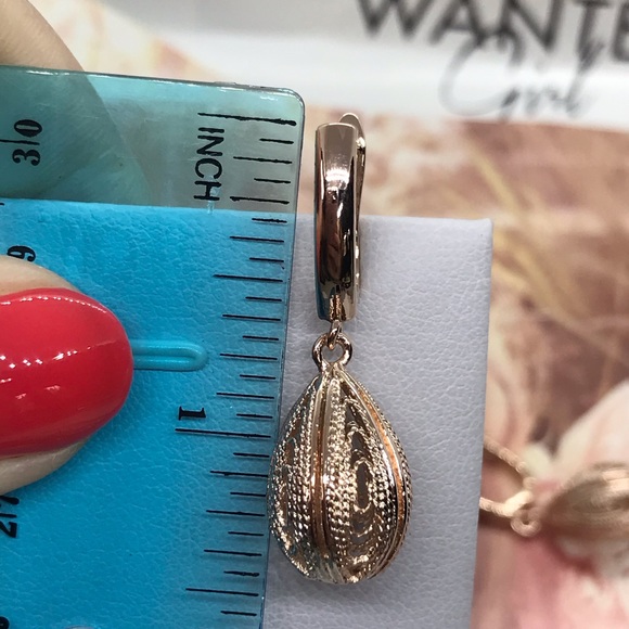 Rose Gold Plated Set of Earrings and Necklace - Picture 4 of 5